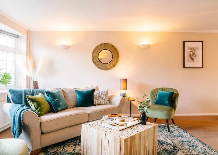 Castle Gate By Spa Town Property - Central Location With Large Living Space