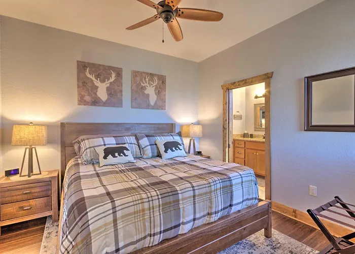 Pet-Friendly Cabin W/ Mtn Views In Chinquapin!