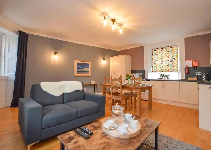 The Gallery Apartment - Spacious, Town Centre, Walkable To Ferry Terminal,