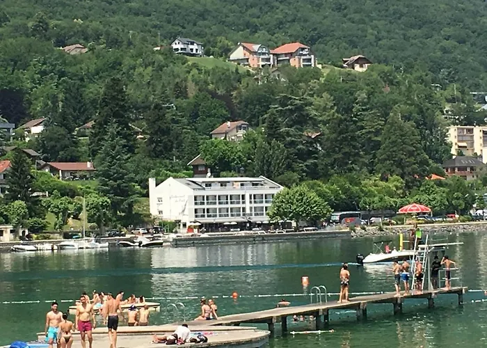 Pause Detente Sur La Port Du Bourget Du Lac