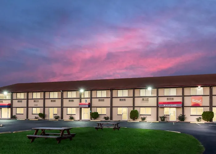 Red Roof Inn & Suites Wapakoneta