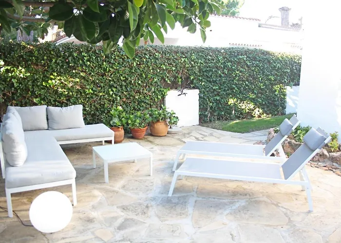 Meritxell Seafront Villa