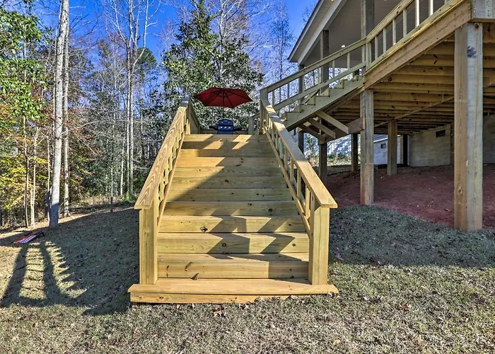 White Oak Creek Home W/ Views, Deck & Pool Access!