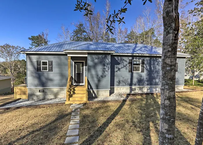 White Oak Creek Home W/ Views, Deck & Pool Access!