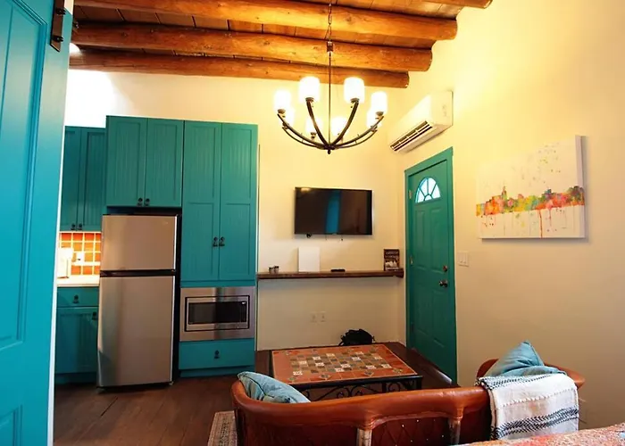 Closson Studio - Stylish - Near Plaza - Queen Bed