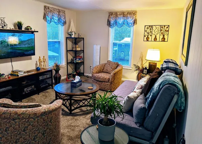 The Estate Loft In Downtown Milford