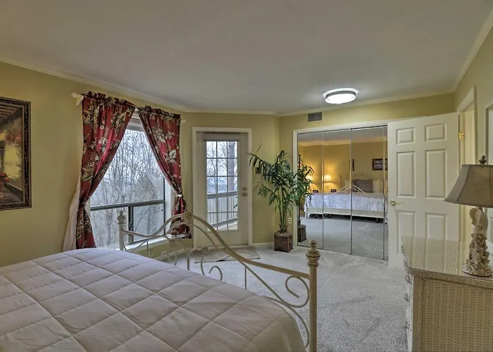 4 Mi To Lake: Unit W/ Pool Access In Fairfield Bay