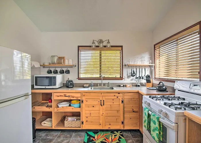 'Fern Cottage' Island Escape With Rainforest View!