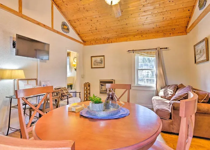 Screened Porch: 'The Rock Cottage' In Hot Springs
