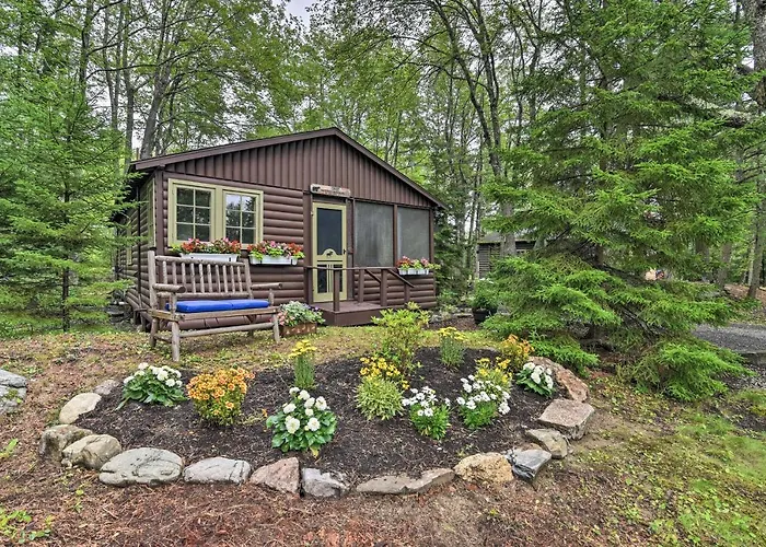 'Sprucewold' Boothbay Harbor Cottage W/ Deck
