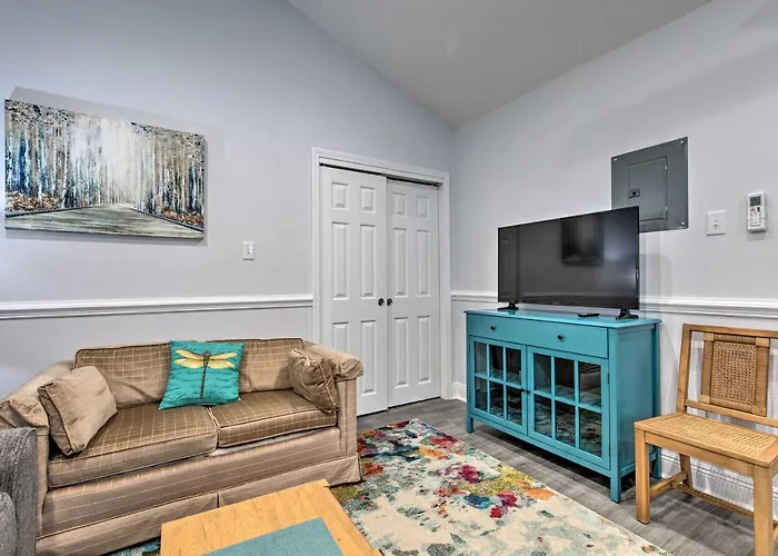 Downtown Ocean Springs Retreat: 1 Mi To Beach!