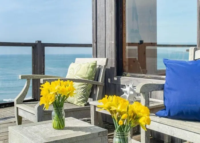 Breaking Waves! On The Bluff! Amazing Views!! Bbq! Fast Wifi! Walk To Beach!!!