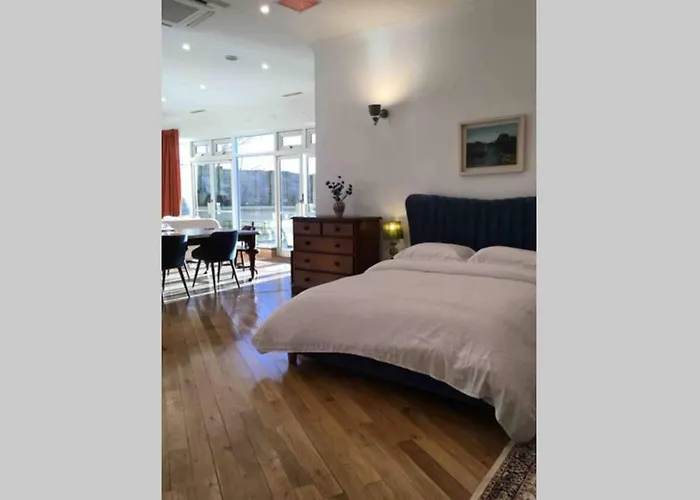 The Loft @ Clifden Bay Apartments