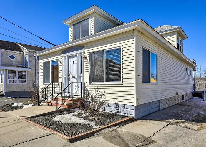 Old Orchard Beach Apartment - Quick Walk To Beach!
