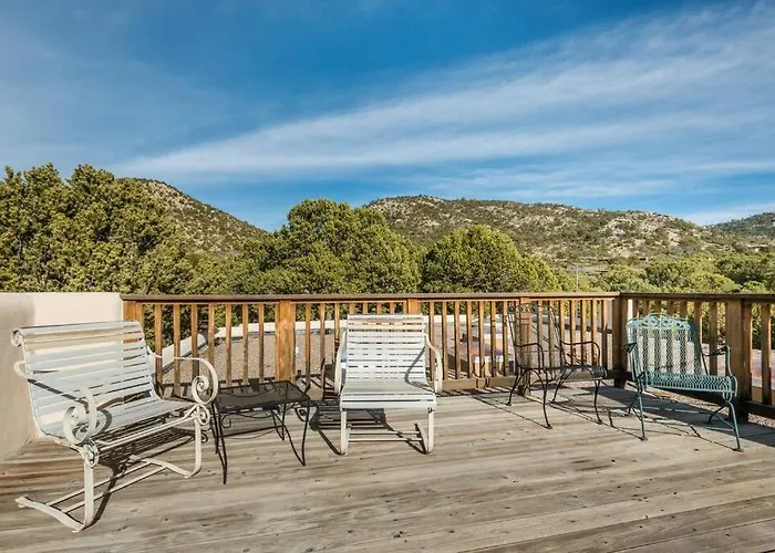 Foothills Retreat- Patios, Rooftop Deck, Quiet, 2Br