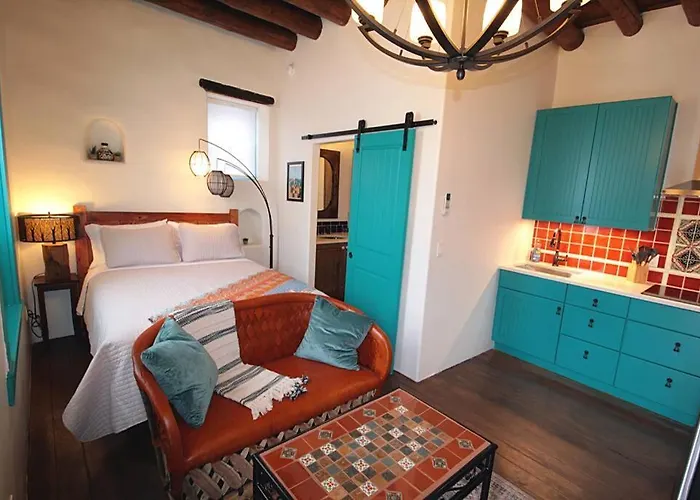Closson Studio - Stylish - Near Plaza - Queen Bed