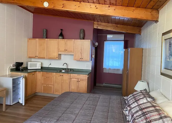 Huron Sands Motel And Restaurant