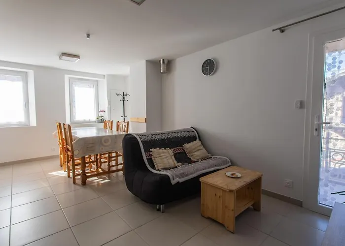 Le Belier Climatise 2Nd Etage Avec Balcon Au Centre Ville D'Embrun