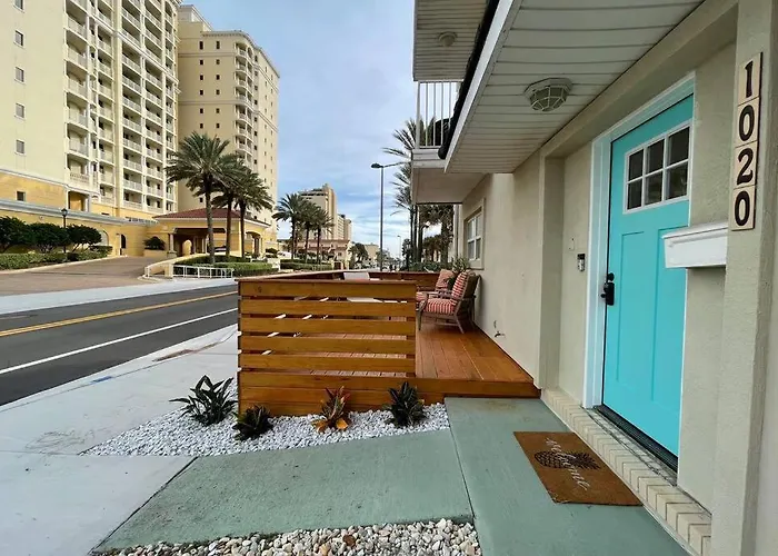 Luxurious Ocean View Getaway!! Entire Home!