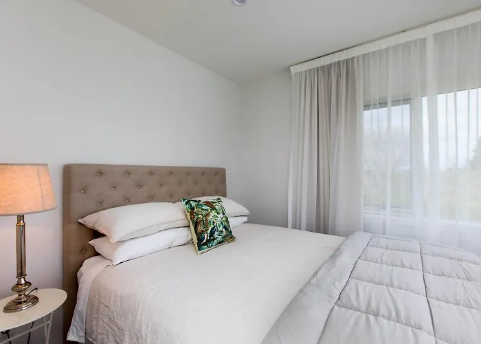 Peria Hills Cottage