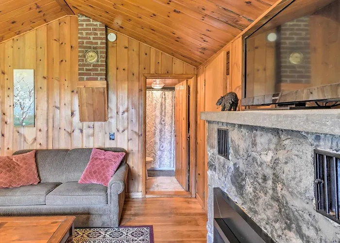 Lovely Lake Huron Getaway: Beach Access & Kayaks!