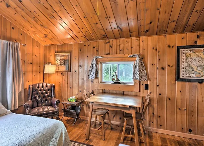 Lovely Lake Huron Getaway: Beach Access & Kayaks!