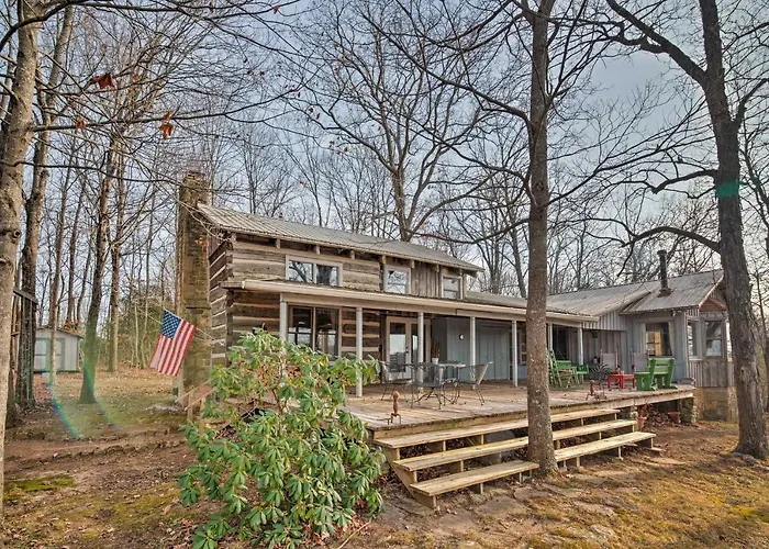 Cozy Cumberland Mountain Cabin W/ Stunning Views!