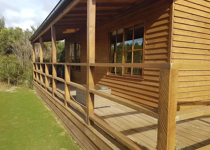 Inverloch Par 3 Golf & Cafe And Cocoa & Briar Cottages