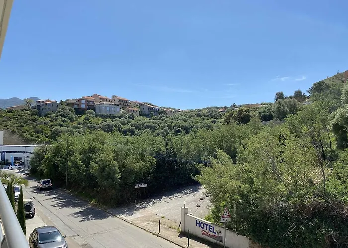 Cote Plage Pied Dans L'Eau Vue Mer