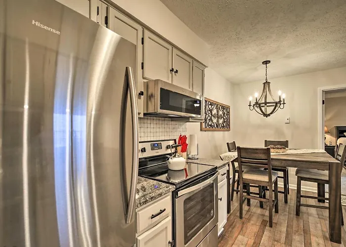Hike, Ski & More! Modern Sugar Mtn Condo W/ Deck