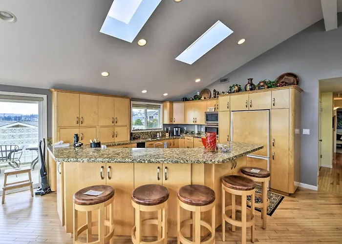 Anacortes Paradise Vacation Rental W/ Water Views!