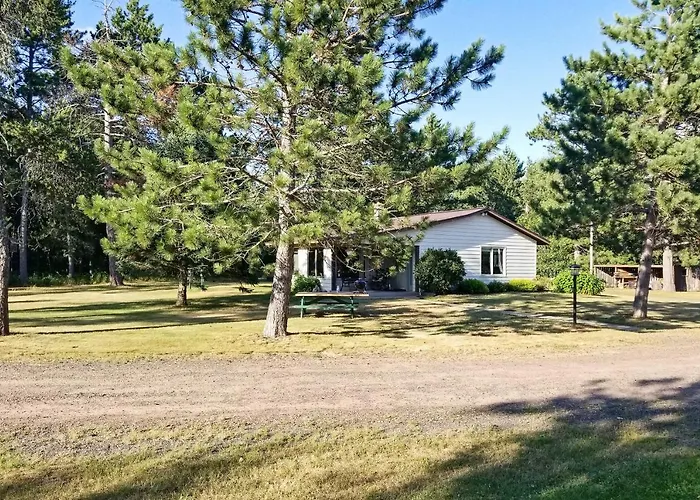 Fish & Hike: Wooded Cabin 9 Mi To Lake Nebagamon!