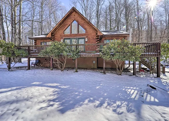 2 Decks & Fire Pit: Scenic Beech Mountain Retreat!