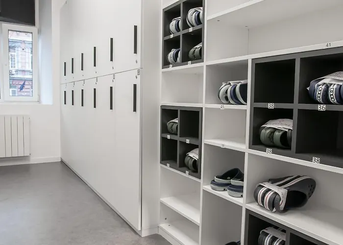Av-2 Capsule Hotel