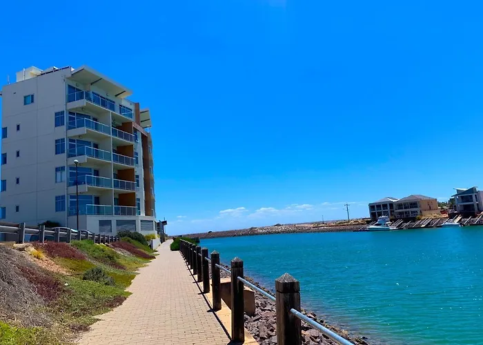 Wallaroo Marina Luxury Apartment