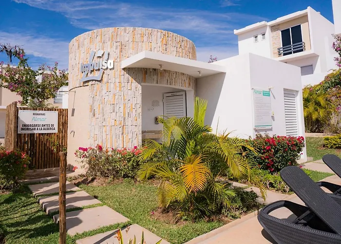 Casa En Privada Frente A La Playa Con Alberca!