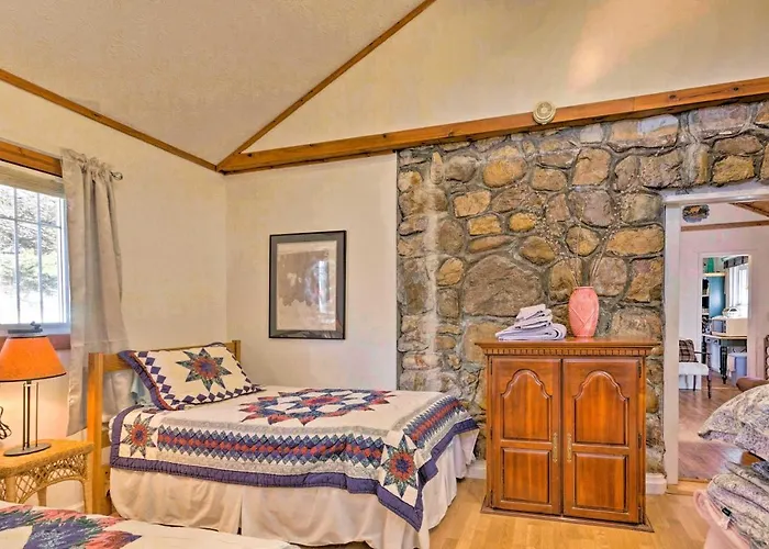 Screened Porch: 'The Rock Cottage' In Hot Springs