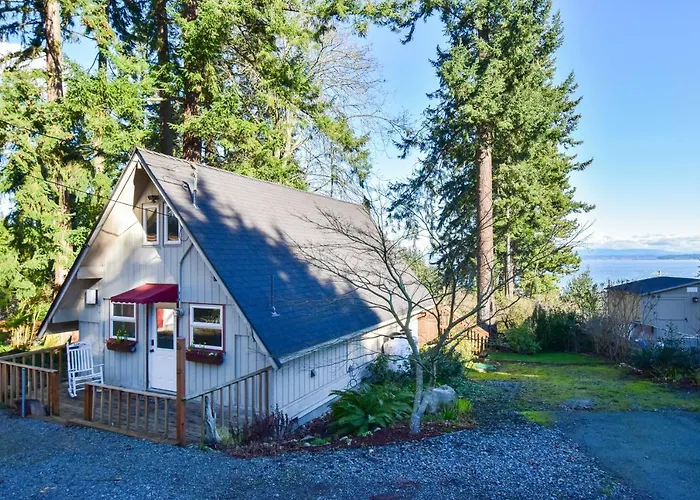 Unique Camano Cabin W/ Mountain + Water Views