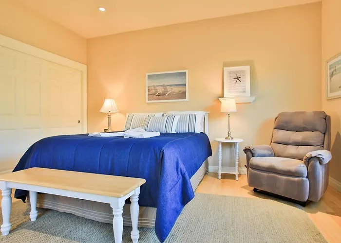 Sea Glass Bluff Retreat: Oceanview Hot Tub Getaway
