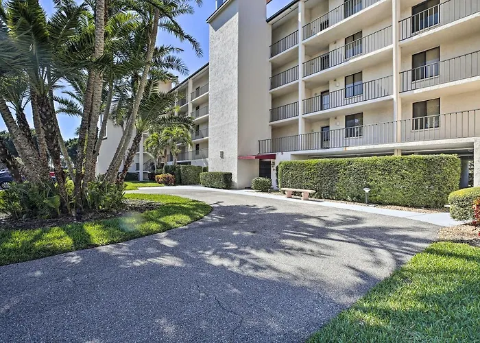 Sunny Siesta Key Condo W/ Beach Access + Pool!