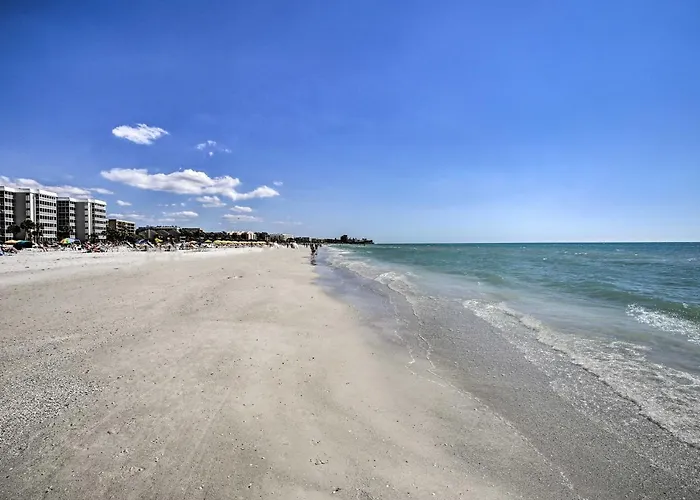 Sunny Siesta Key Condo W/ Beach Access + Pool!