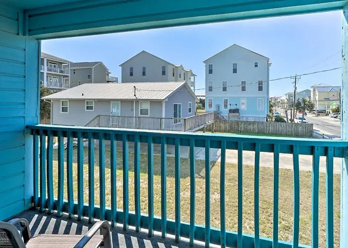 Condo W/ Balcony & Pool: Walk To 2 Beach Accesses!