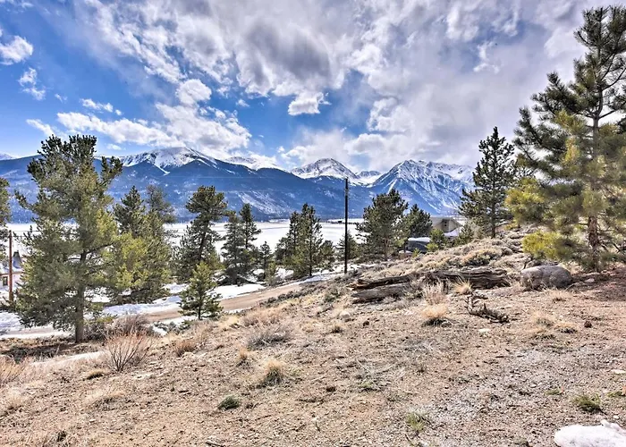 Gorgeous Twin Lakes Home W/ Deck Overlooking Mtns!