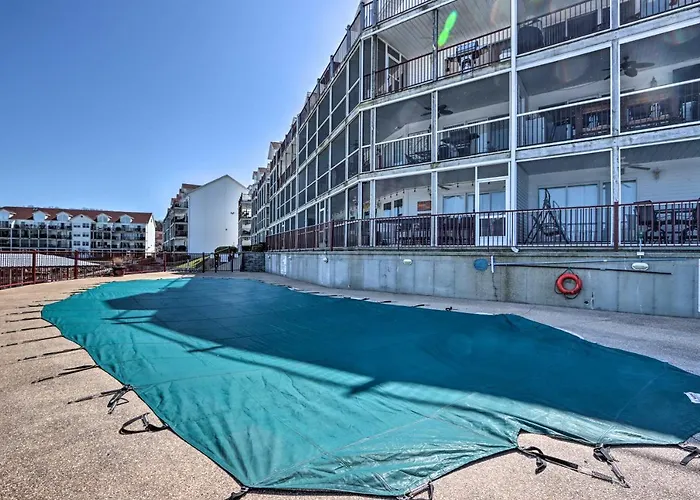 Relax Poolside! 'Serenity At The Lake' In Ozarks