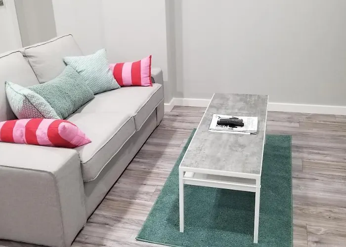 Luxurious 2 Bedroom Basement Suite