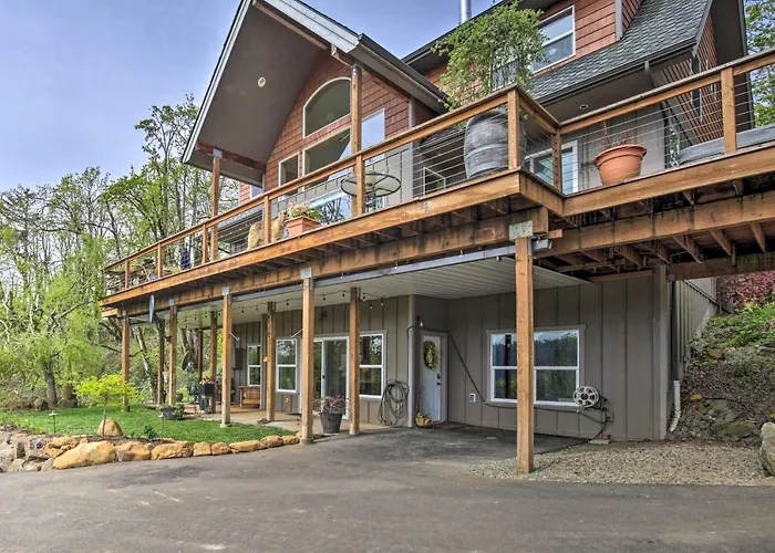 Lovely Canyon View Apartment W/ Patio & Yard