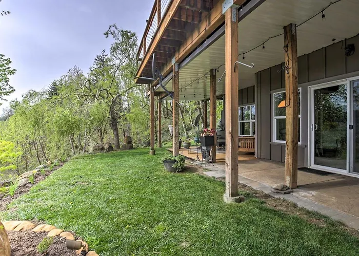 Lovely Canyon View Apartment W/ Patio & Yard