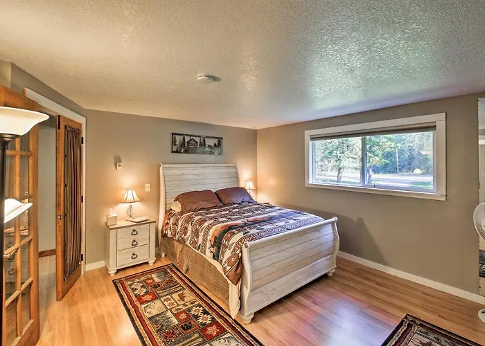 Quaint Priest Lake Cabin W/ Patio < 1 Mi To Lake!