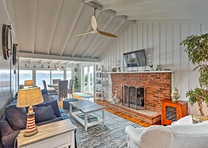 Waterfront Portsmouth Cottage: 8 Mi. From Newport!