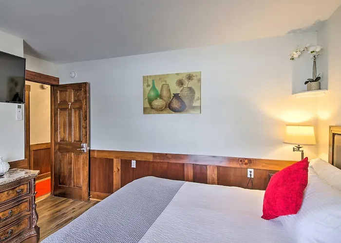 Cozy Ellsworth Home W/ Yard, 15 Mi To Acadia!